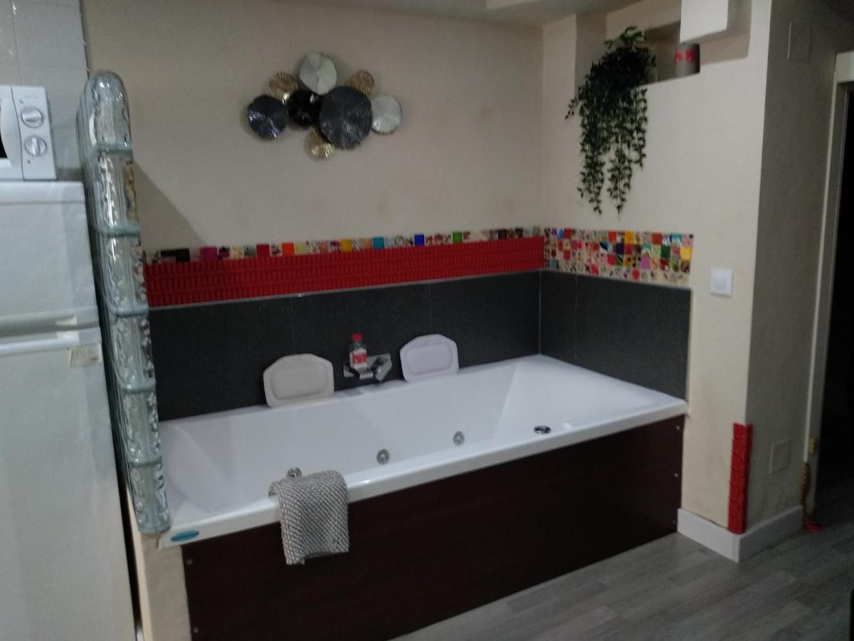Loft "Coqueto" Rojo Apartment Ubrique Luaran gambar