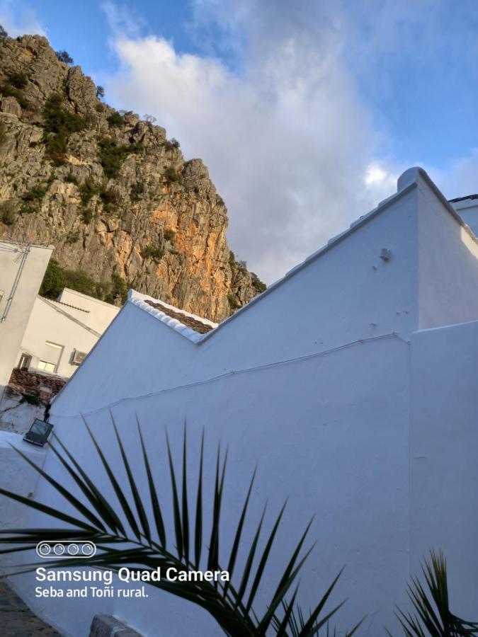 Loft "Coqueto" Rojo Apartment Ubrique Luaran gambar