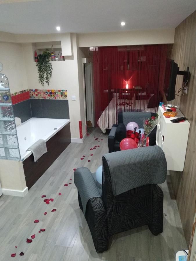 Loft "Coqueto" Rojo Apartment Ubrique Luaran gambar
