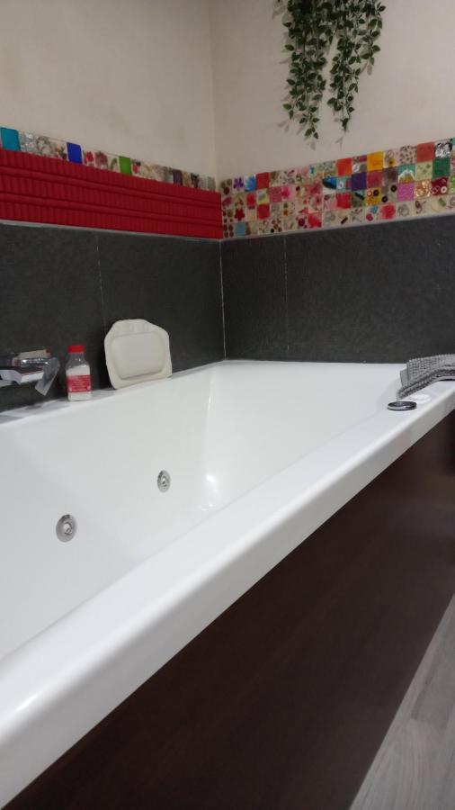Loft "Coqueto" Rojo Apartment Ubrique Luaran gambar