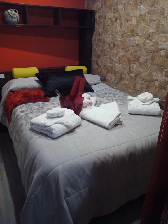 Loft "Coqueto" Rojo Apartment Ubrique Luaran gambar