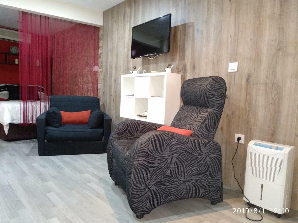 Loft "Coqueto" Rojo Apartment Ubrique Luaran gambar